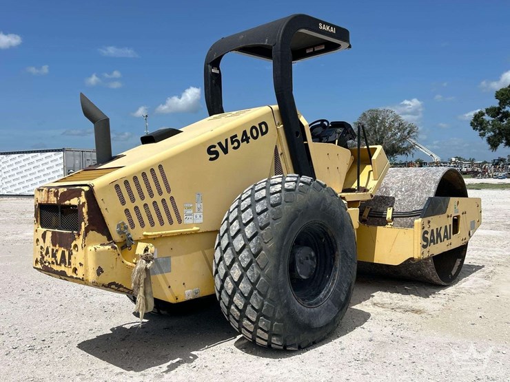 2014-sakai-sv540-vibratory-soil-compactor-image-3
