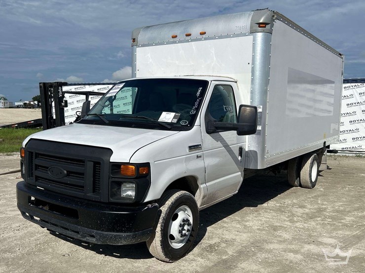 2017-ford-e350-image-1