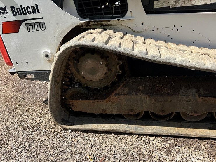 2022-bobcat-t770-image-11