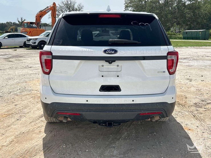 2016-ford-explorer-image-21
