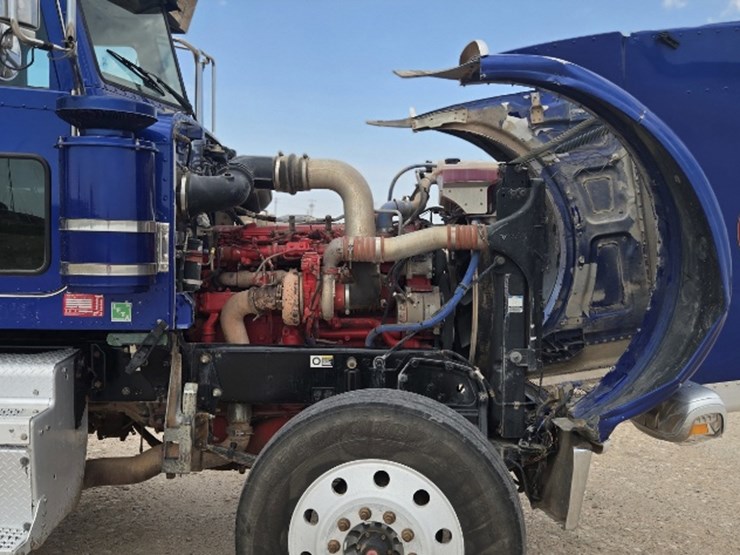 2015-peterbilt-389-image-7