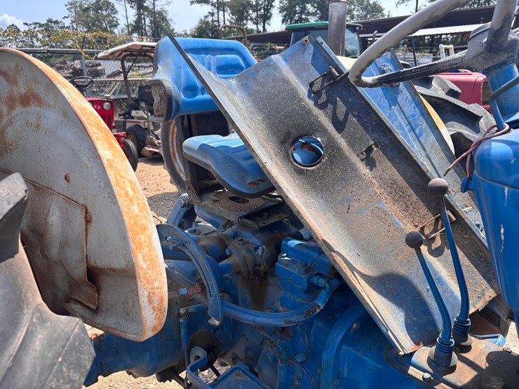 ford-tractor-image-7