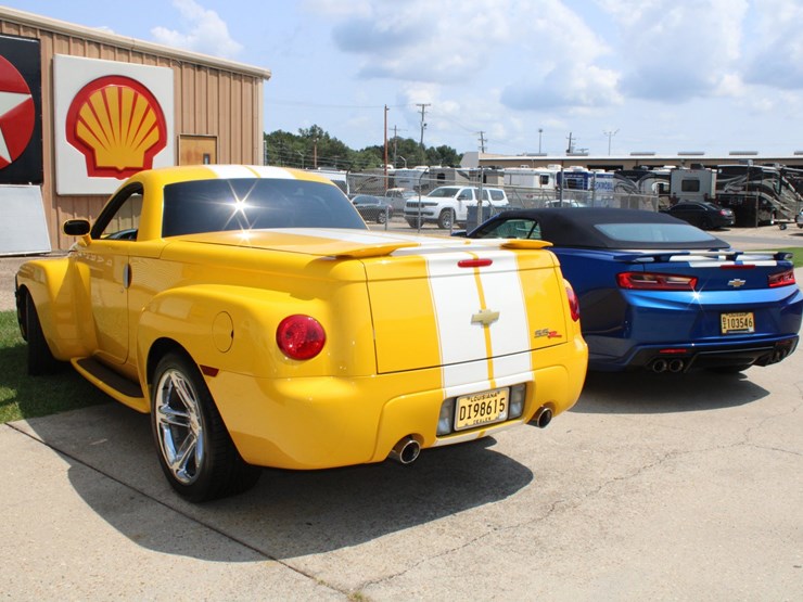 #135-•-offered-at-no-reserve-|-2005-chevrolet-ssr-image-4