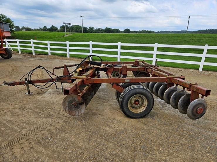 massey-ferguson-620-image-2
