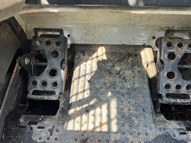 2012-bobcat-t630-image-21