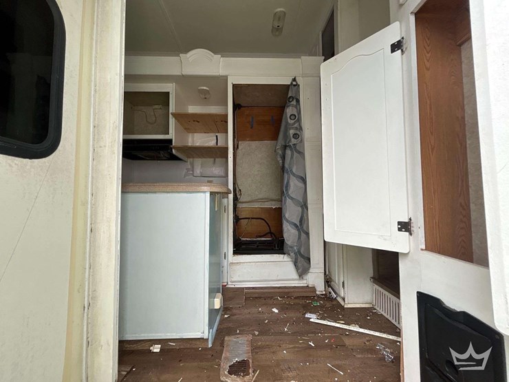 2007-keystone-montana-5th-wheel-t/a-travel-trailer.-image-7