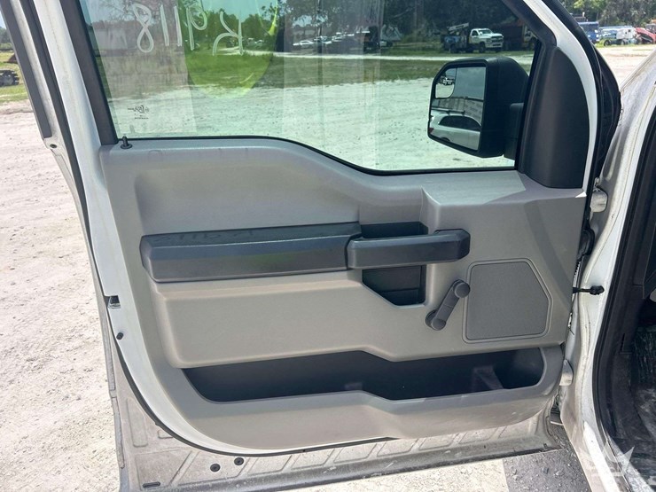 2017-ford-f150-image-13