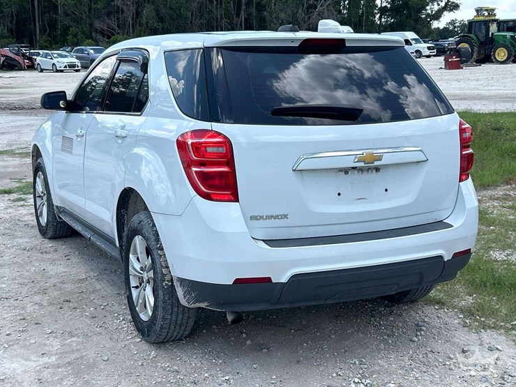2017-chevrolet-equinox-image-2