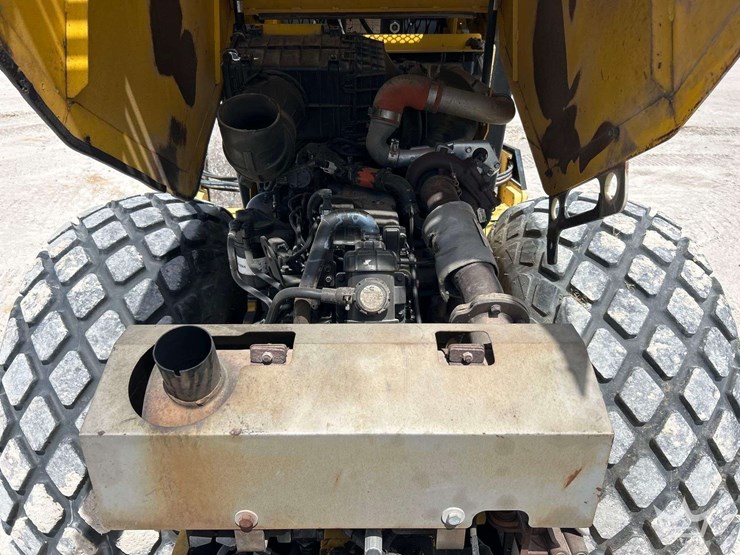 2014-sakai-sv540-vibratory-soil-compactor-image-7