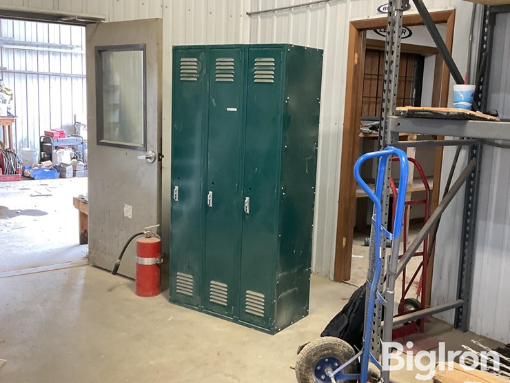 3-connected-lockers-image-1