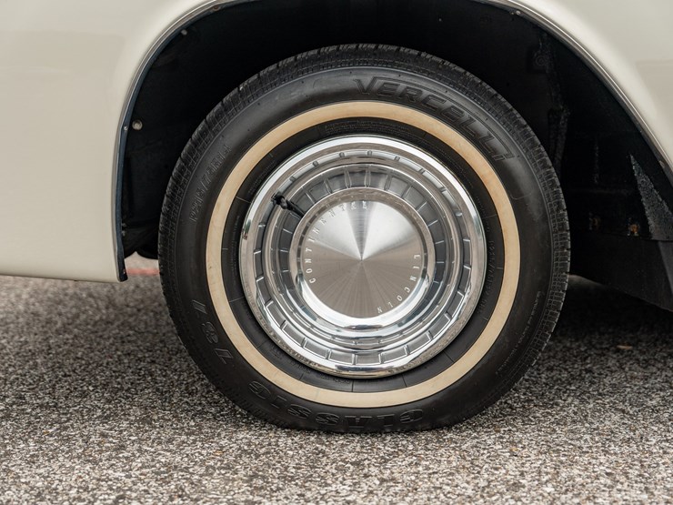 #111-•-1962-lincoln-continental-sedan-image-18