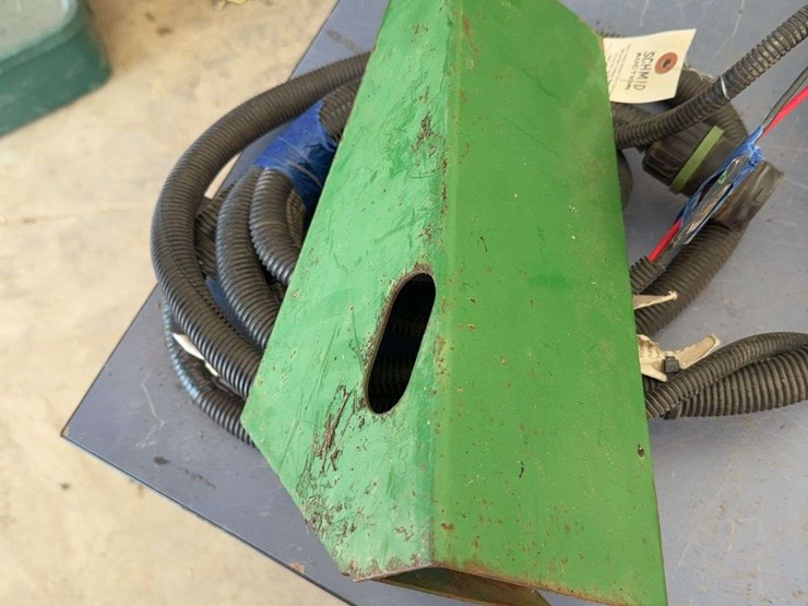 2026-john-deere-566-image-18