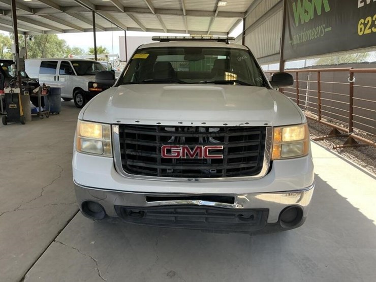 2008-gmc-sierra-2500hd-image-3