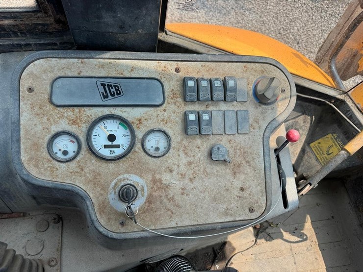 jcb-214e-image-24