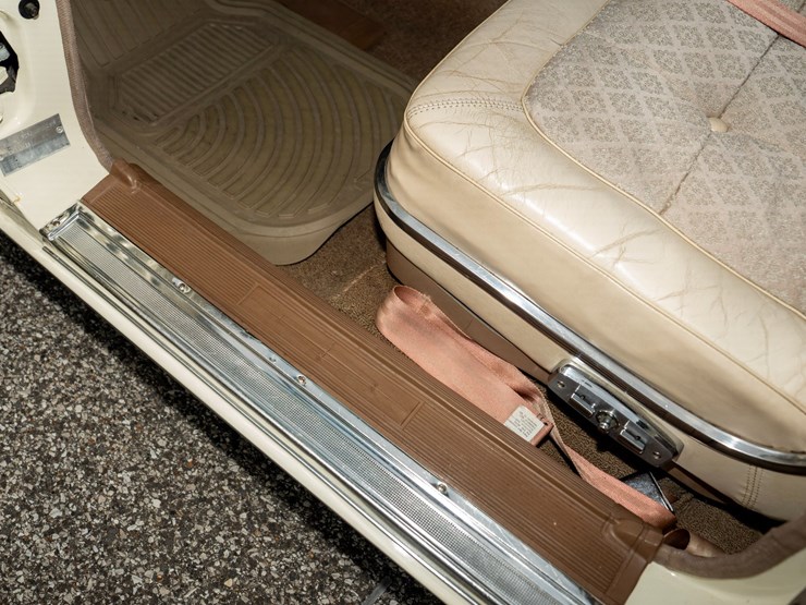 #111-•-1962-lincoln-continental-sedan-image-59
