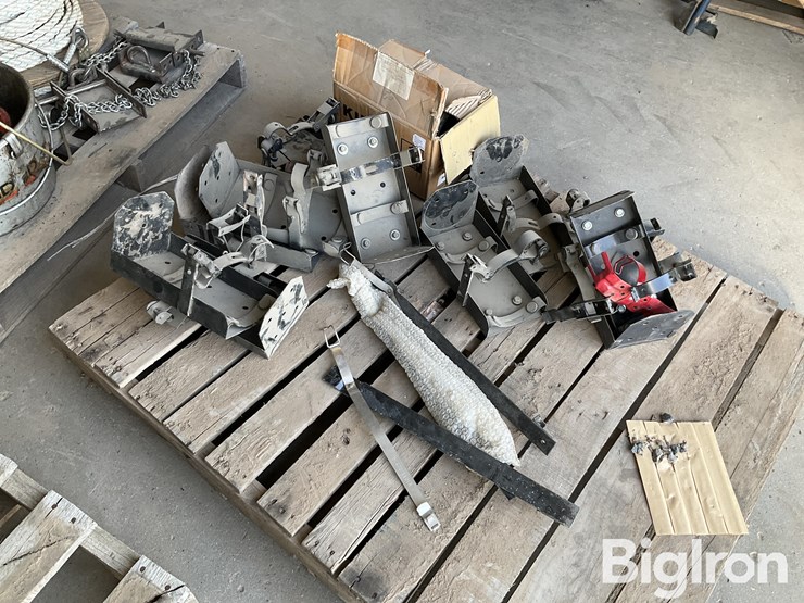 fire-extinguisher-mounting-brackets-image-3