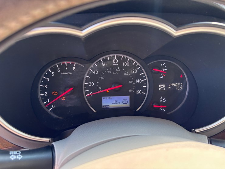 2013-nissan-quest-image-12