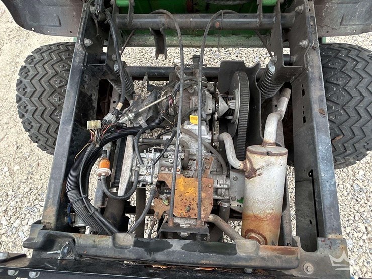 2016-john-deere-gator-image-7