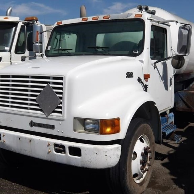 2001 INTERNATIONAL 4700