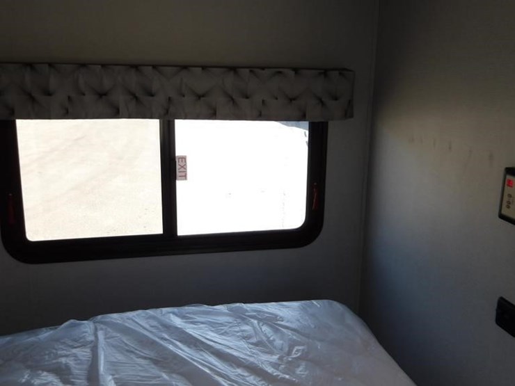 2021-ford-e450-image-72