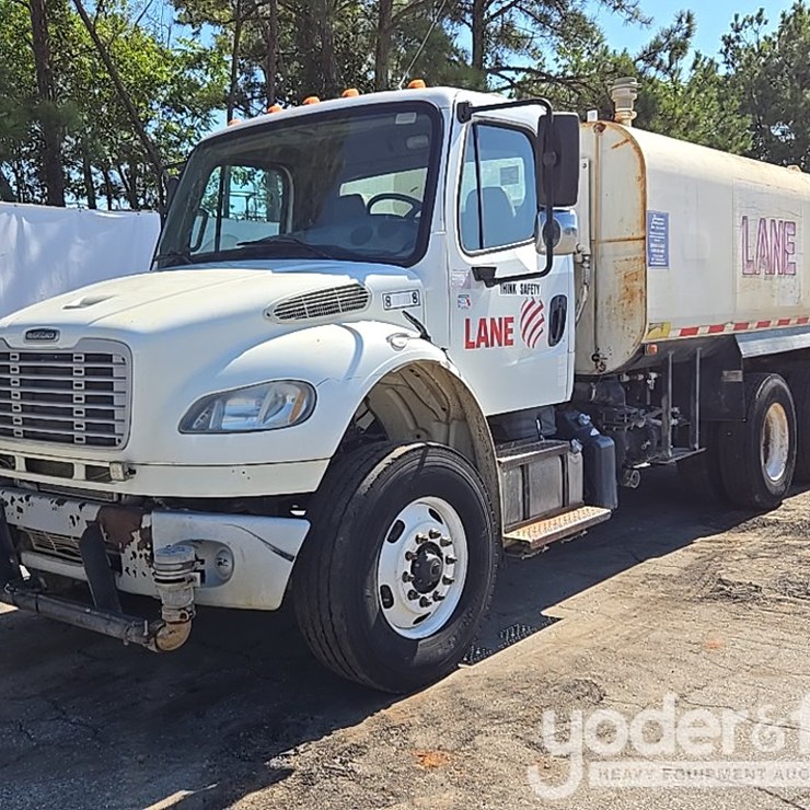 2013 FREIGHTLINER M2 106