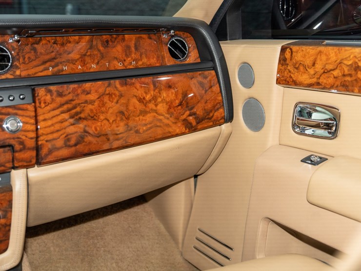 #110-•-2014-rolls-royce-phantom-sedan-image-66