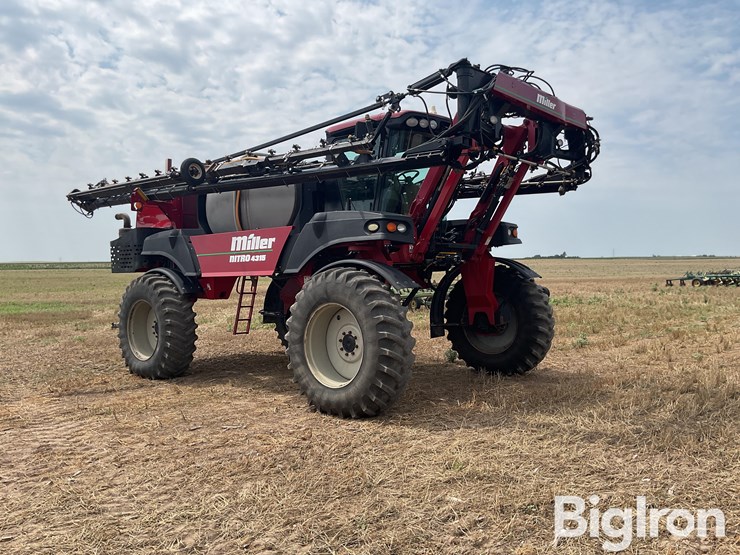 2009-miller-4315-nitro-s/p-sprayer-image-3