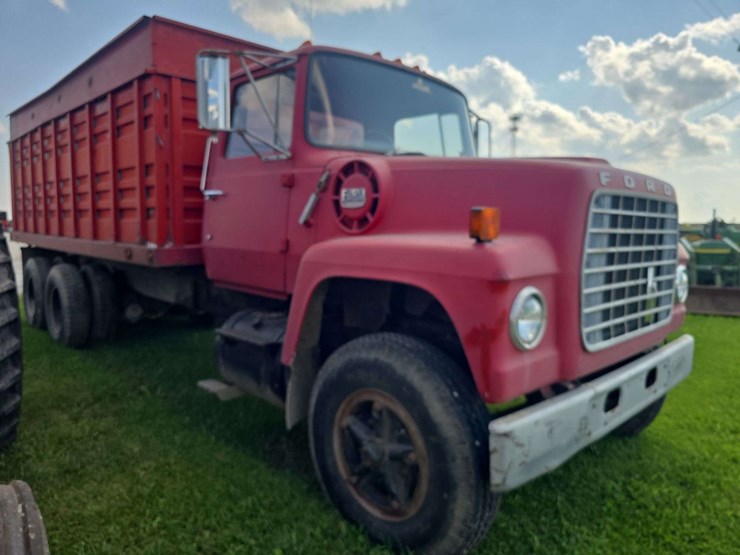 1973-ford-880-image-2