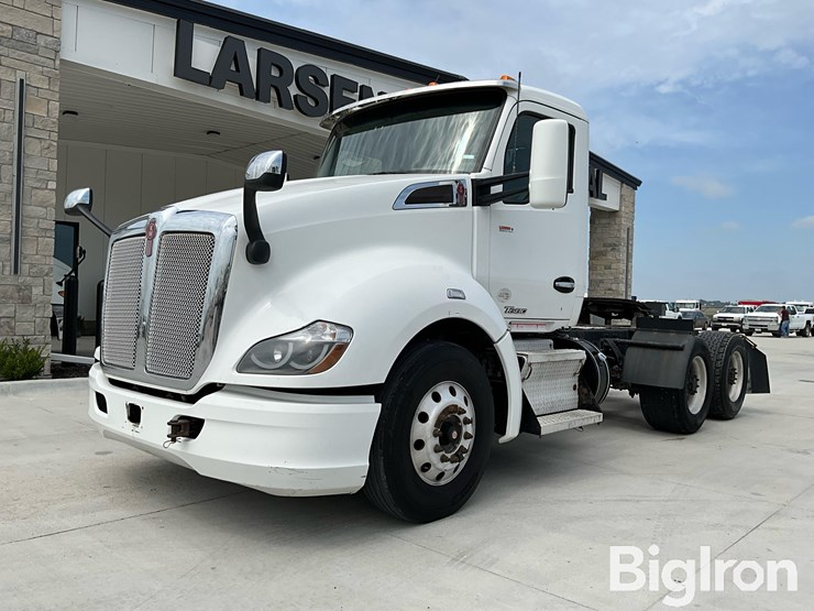 2015-kenworth-t680-image-1