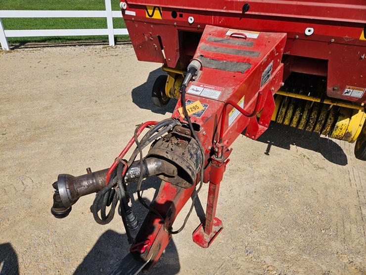 new-holland-644-image-9