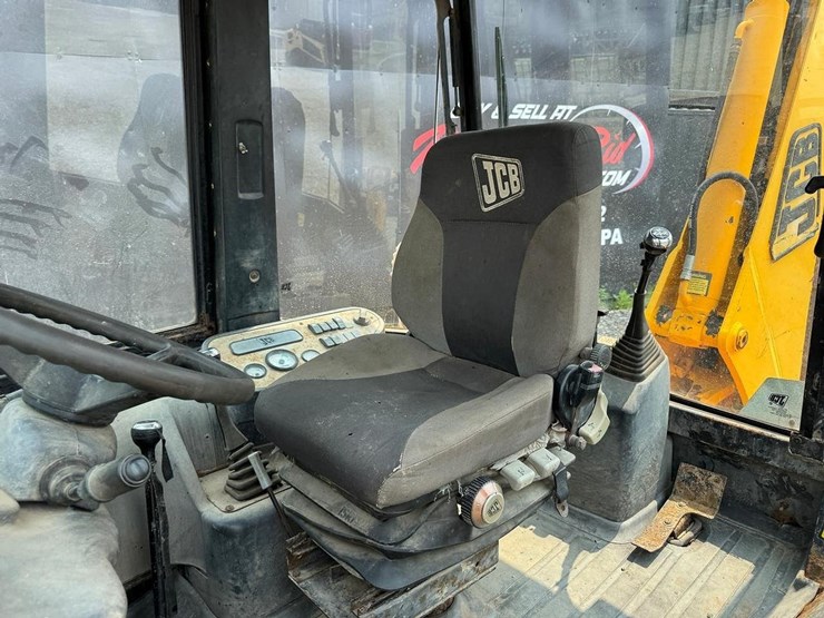 jcb-214e-image-23