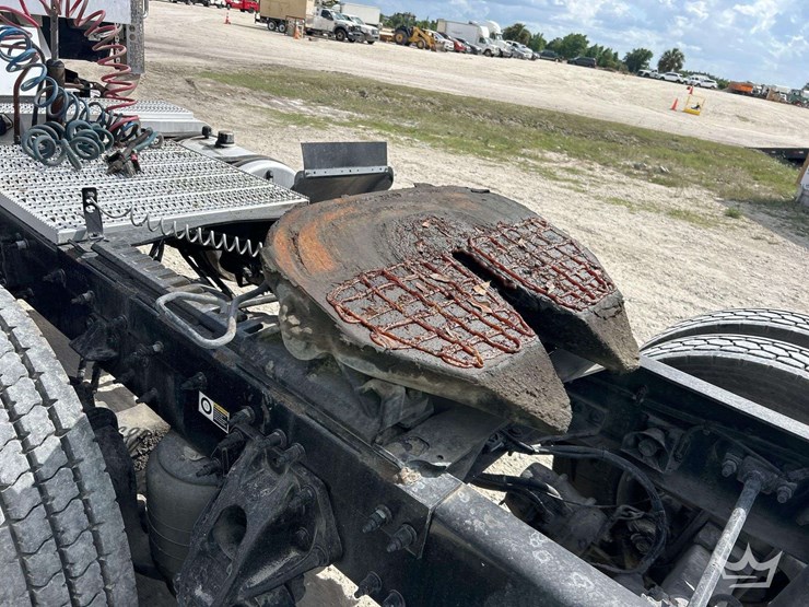 2019-peterbilt-579-image-19