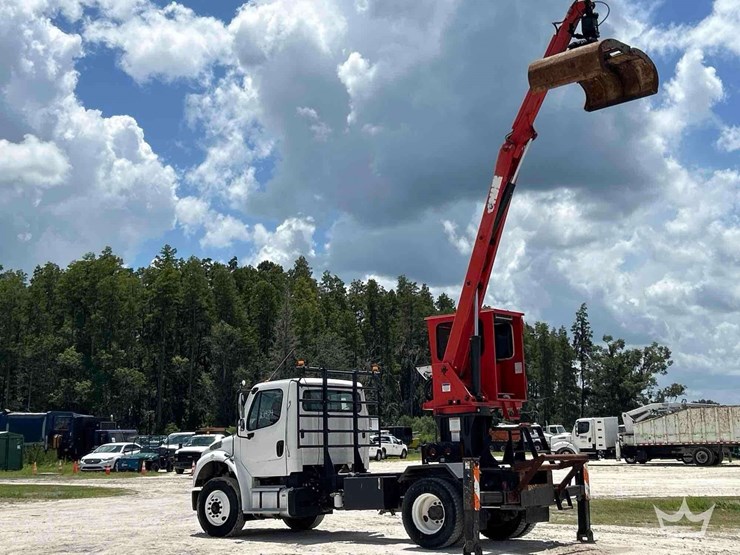 2018-freightliner-m2-106-image-5