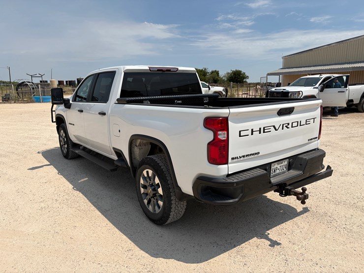 2023-chevrolet-silverado-2500hd-image-7