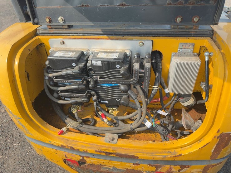 inoperable---2019-liugong-clg2025a-s-electric-forklift-image-14