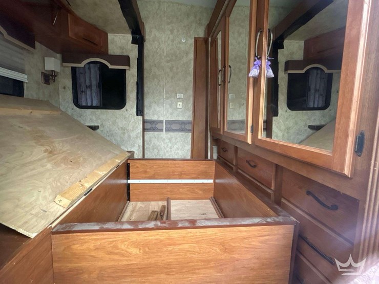 2012-keystone-montana-5th-wheel-t/a-travel-trailer-image-24