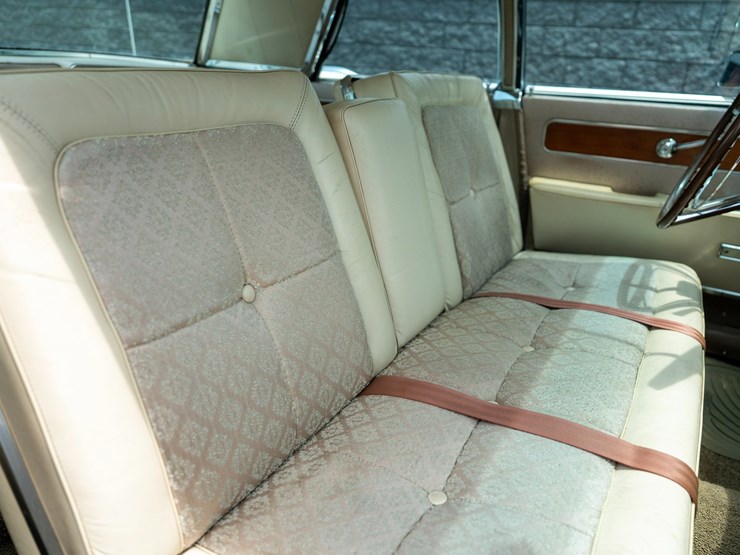 #111-•-1962-lincoln-continental-sedan-image-77