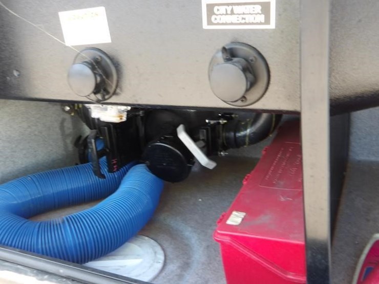 2021-ford-e450-image-35