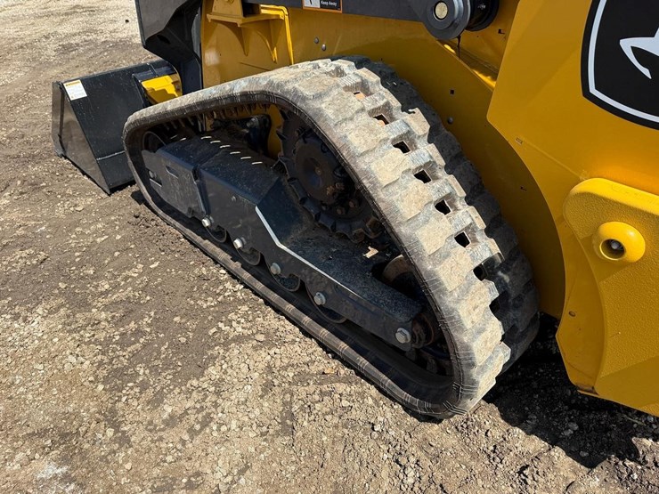 2024-deere-317g-image-18
