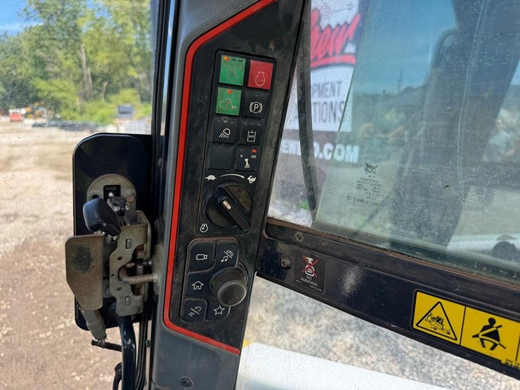 2020-bobcat-t66-image-28