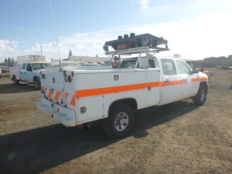 2009-chevrolet-3500hd-image-3