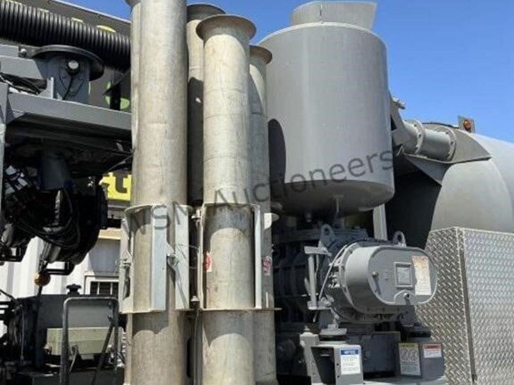 2019-freightliner-114sd-image-11