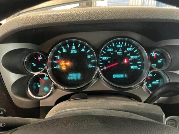 2014-chevrolet-silverado-2500hd-image-18