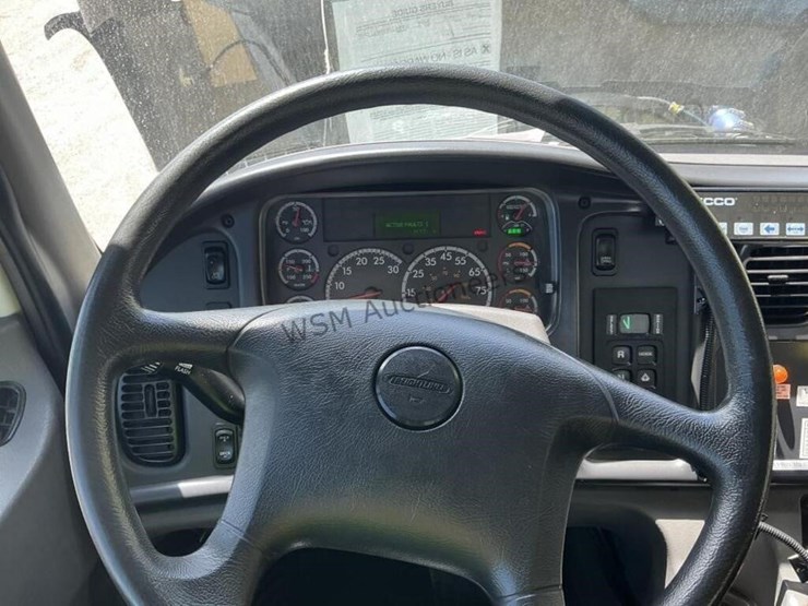 2019-freightliner-114sd-image-24