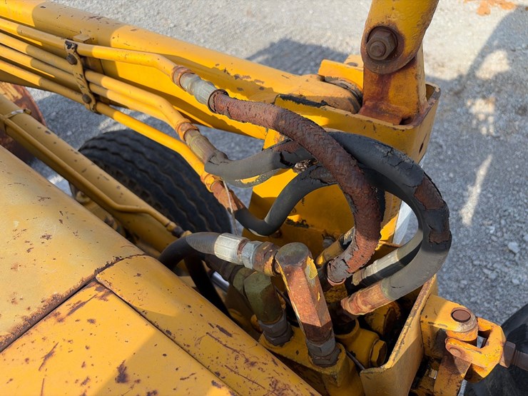 john-deere-302-image-21