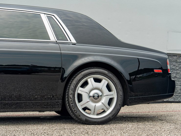 #110-•-2014-rolls-royce-phantom-sedan-image-24