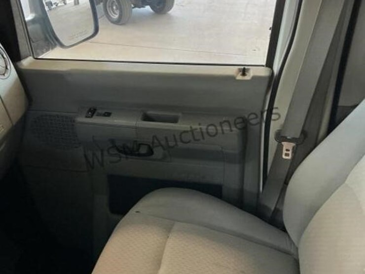 2009-ford-e350-image-22