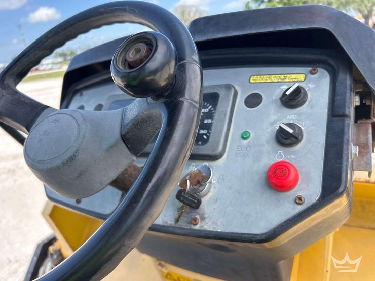 2014-sakai-sv540-vibratory-soil-compactor-image-16