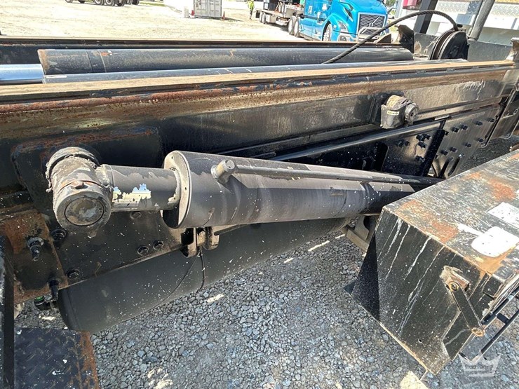 2016-freightliner-114sd-image-16