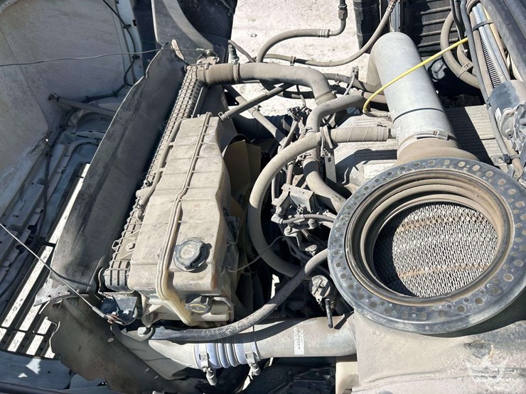 2009-sterling-l9500-image-8